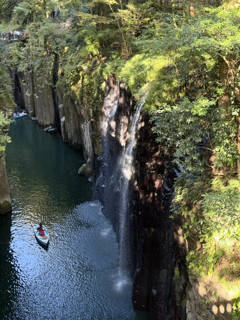 第一駐車場側から見た真名井の滝