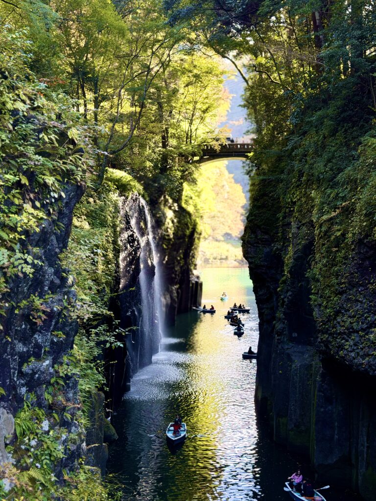 高千穂峡の真名井の滝とボート